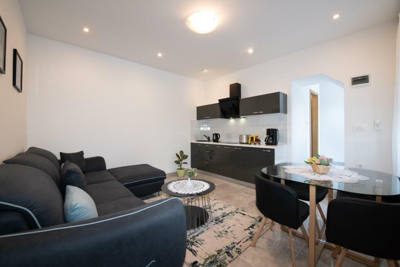 Apartment Emili Opatija Bagian luar foto